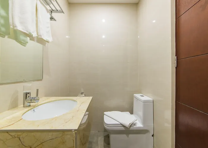 Отель Eastland And Residences 3*